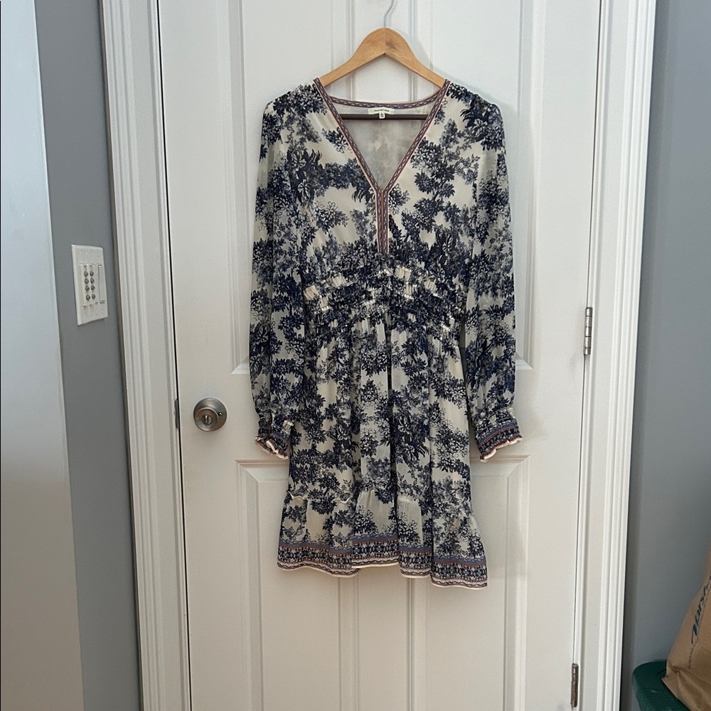 Elegant Blue and Cream Floral Dress